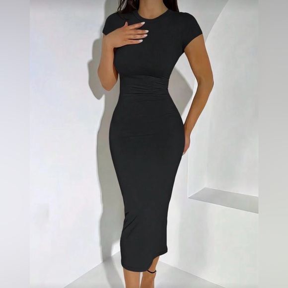 Dresses & Skirts - Short Sleeve Bodycon Maxi Dress 💗